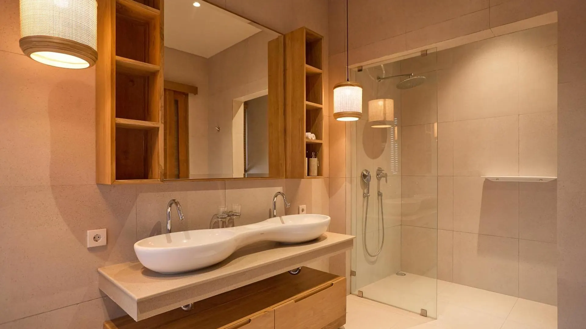 Fale Seminyak - Brand New Modern Luxury 5Br Villa In Seminyak With Private Pool, Gym & Massage Room 印尼