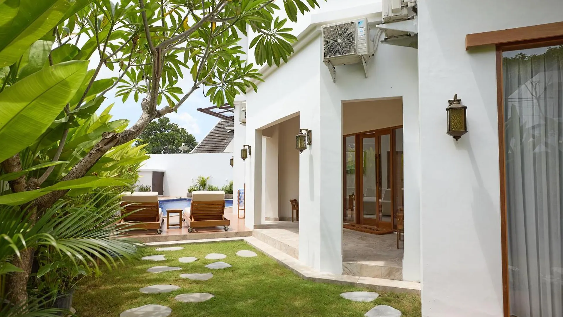 Fale Seminyak - Brand New Modern Luxury 5Br Villa In Seminyak With Private Pool, Gym & Massage Room Seminyak (Bali)