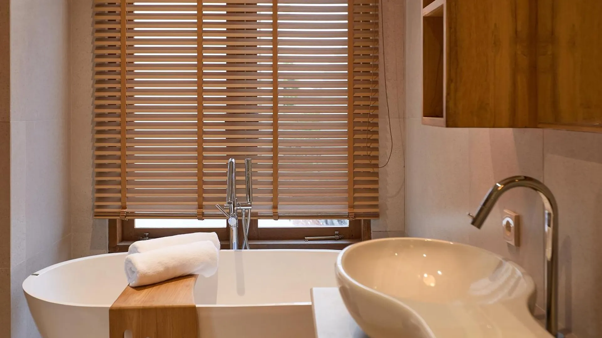 Fale Seminyak - Brand New Modern Luxury 5Br Villa In Seminyak With Private Pool, Gym & Massage Room  Seminyak (Bali)
