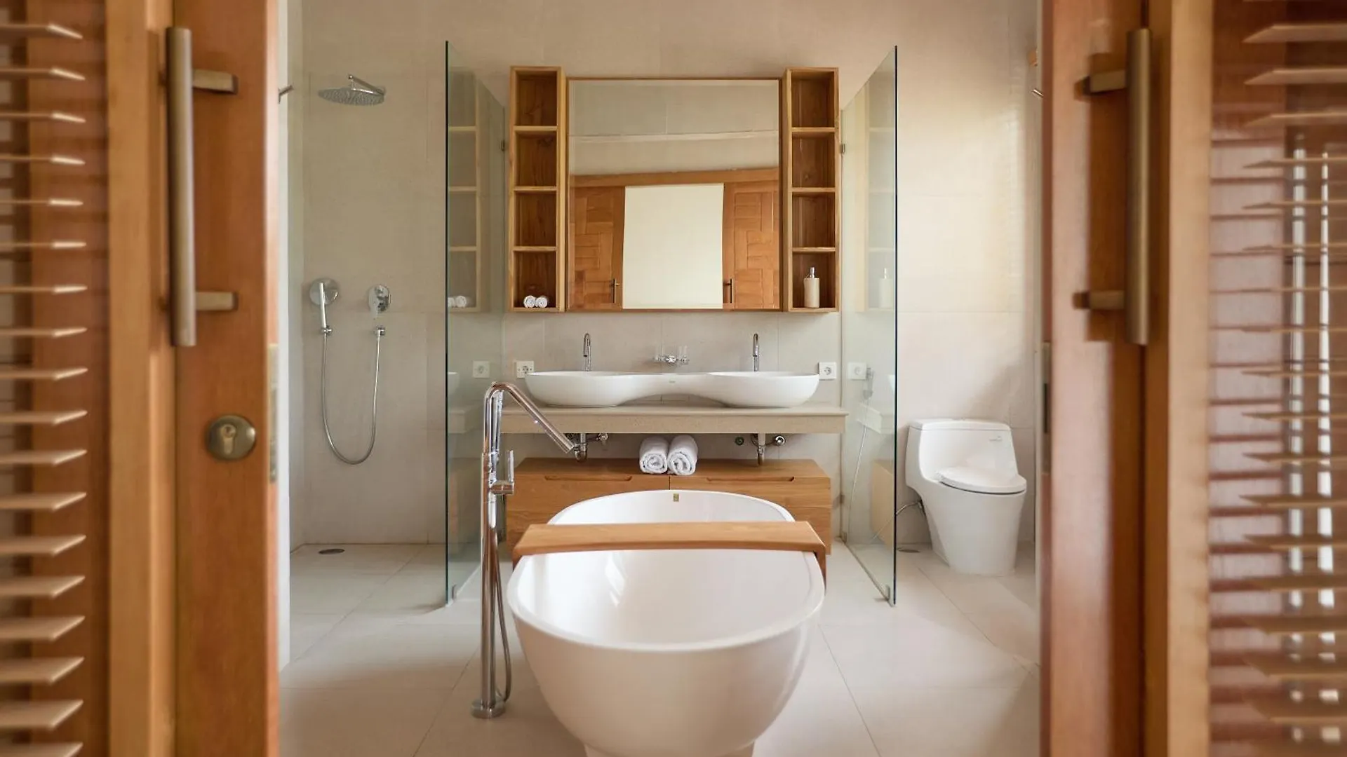 Fale Seminyak - Brand New Modern Luxury 5Br Villa In Seminyak With Private Pool, Gym & Massage Room Seminyak (Bali)