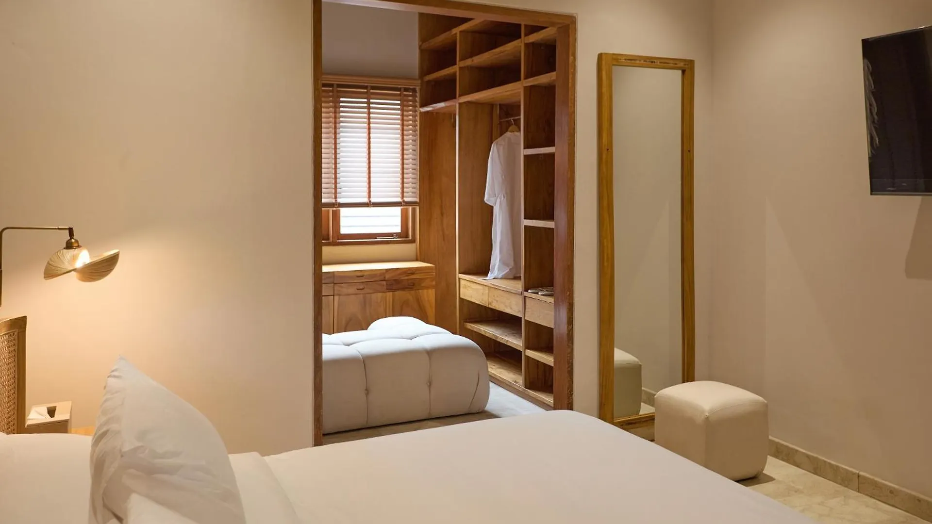 Fale Seminyak - Brand New Modern Luxury 5Br Villa In Seminyak With Private Pool, Gym & Massage Room 0*, Seminyak (Bali)