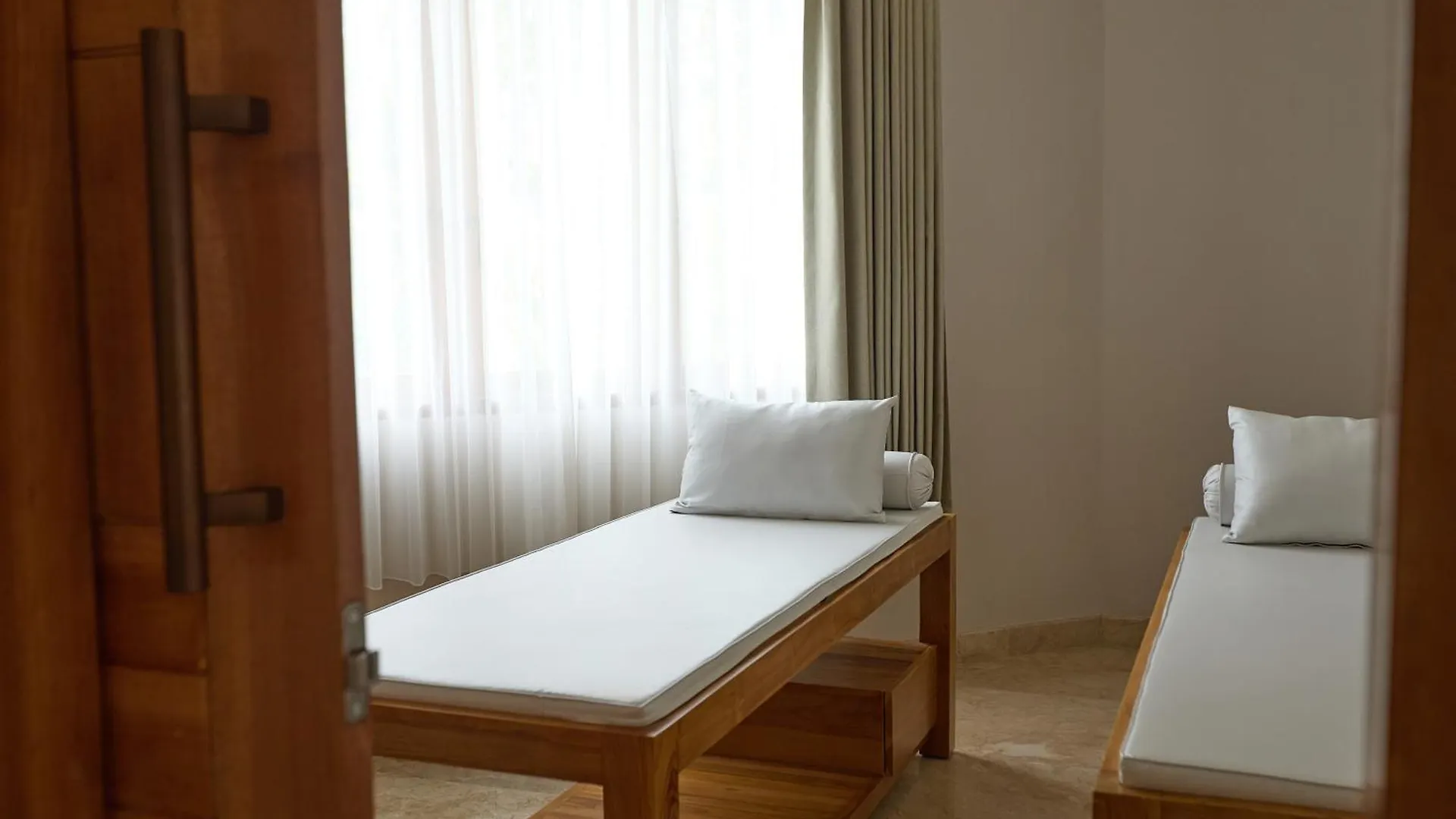 Fale Seminyak - Brand New Modern Luxury 5Br Villa In Seminyak With Private Pool, Gym & Massage Room 0*, Seminyak (Bali)