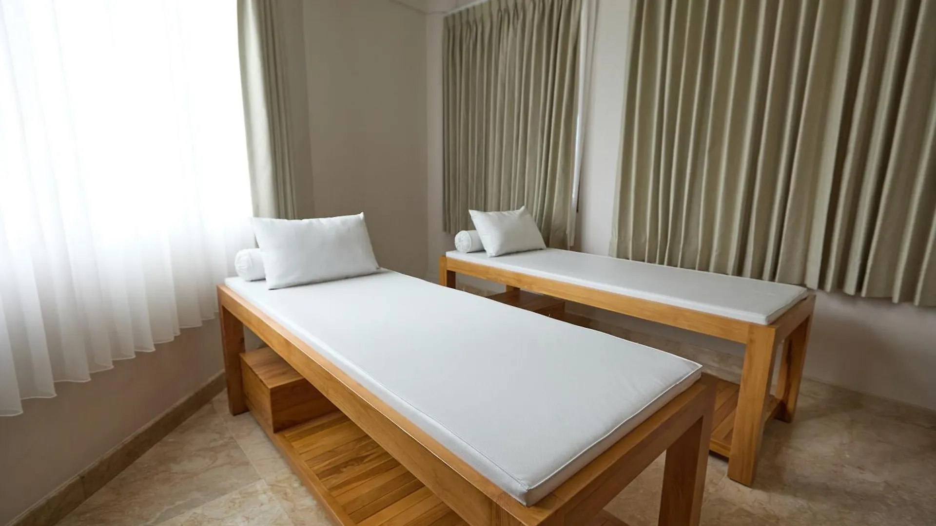 Fale Seminyak - Brand New Modern Luxury 5Br Villa In Seminyak With Private Pool, Gym & Massage Room 0*, Seminyak (Bali)