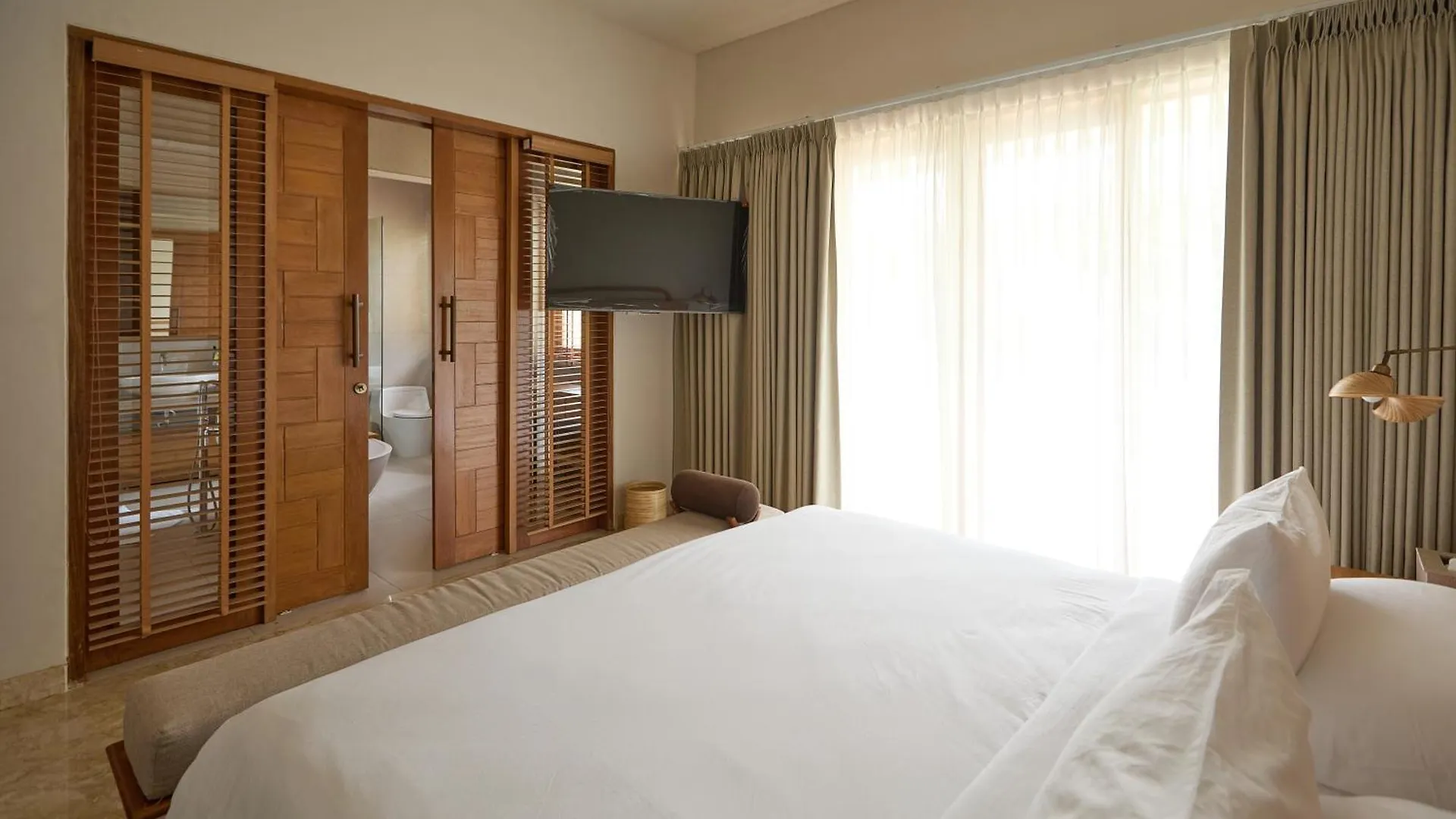Fale Seminyak - Brand New Modern Luxury 5Br Villa In Seminyak With Private Pool, Gym & Massage Room Indonesia